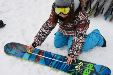 Snowboard stance width